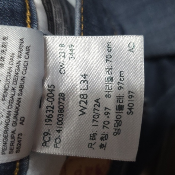 Levis - Picture 7 of 8